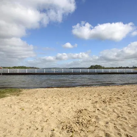 Am Schaalsee, Zarrentin 度假居 *